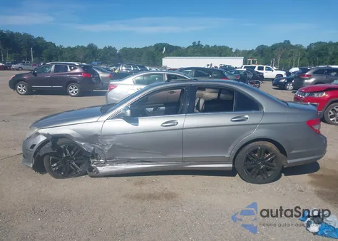 2008 Mercedes-Benz C 300 Luxury 4Matic/Sport 4Matic from USA, damaged, VIN WDDGF81X08F099733